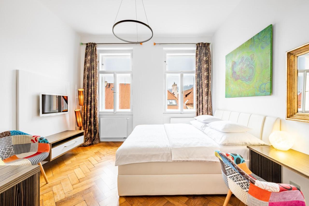 Apart Otel Malostranska 4*