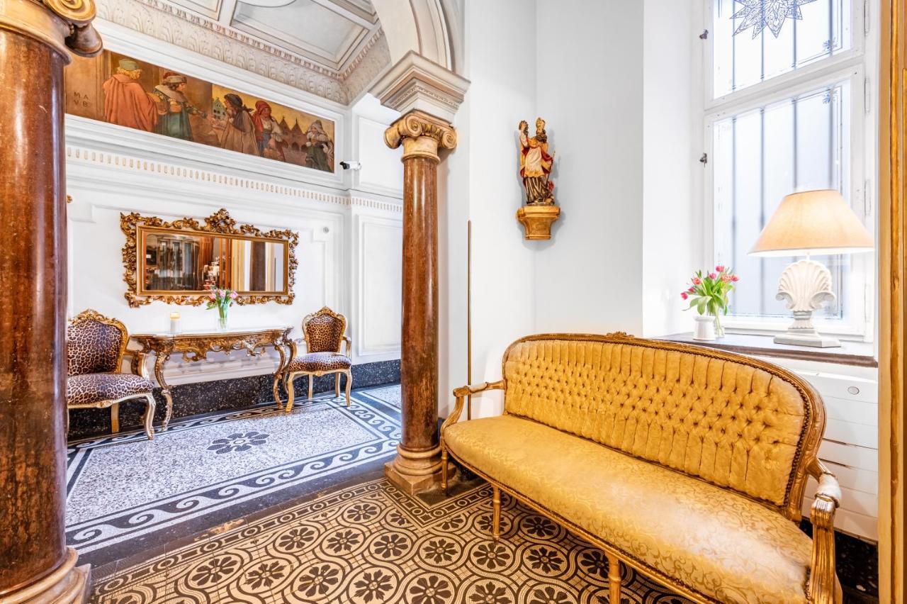 Apart Otel Malostranska 4*