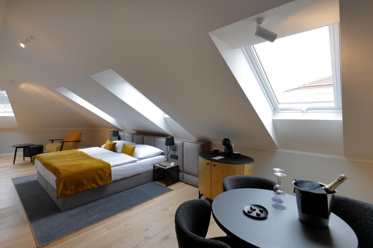 Prokop Square 4*