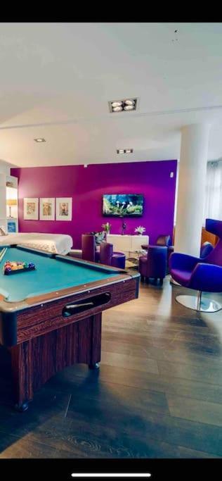 Miami Lovely Romantic Garden With Whirlpool Prague