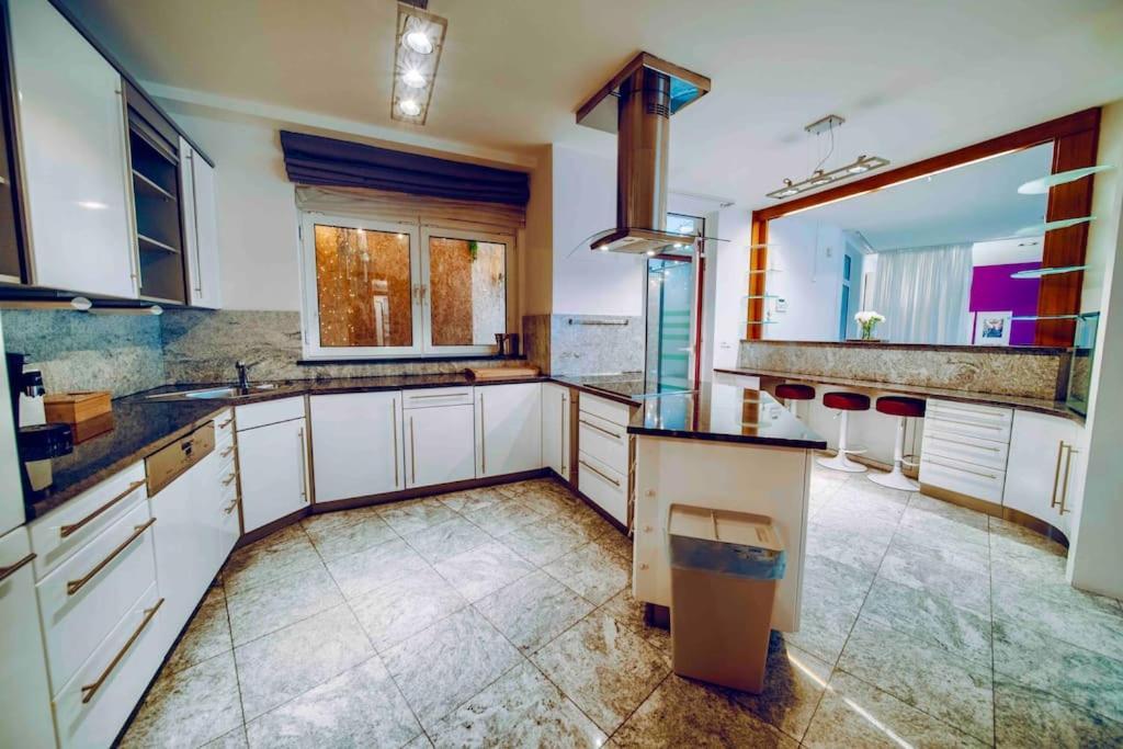 Apartment Miami Lovely Romantic Garden With Whirlpool Prague
