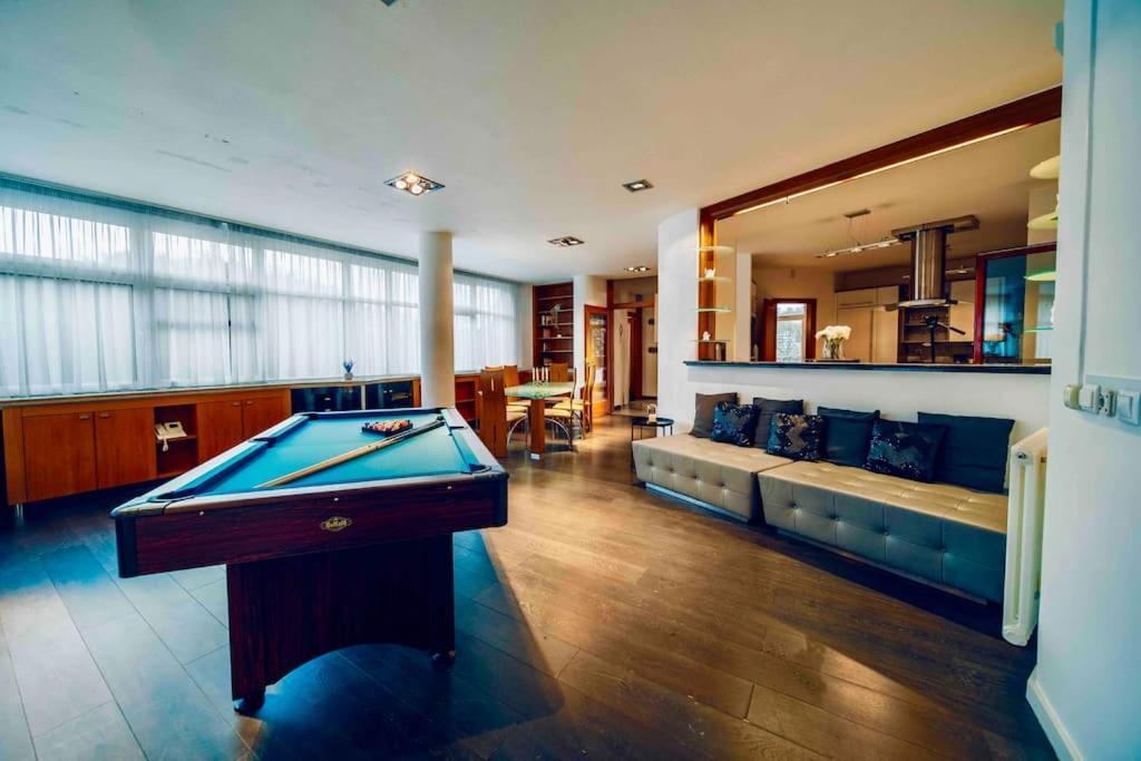 Apartment Miami Lovely Romantic Garden With Whirlpool Prague
