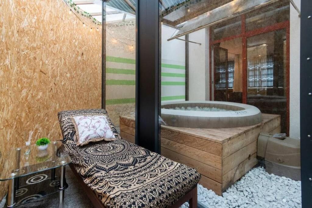 Miami Lovely Romantic Garden With Whirlpool Apartment
