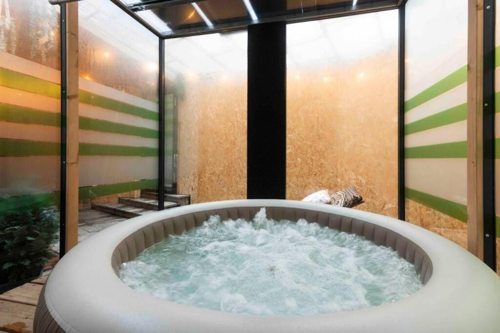 Miami Lovely Romantic Garden With Whirlpool Apartment