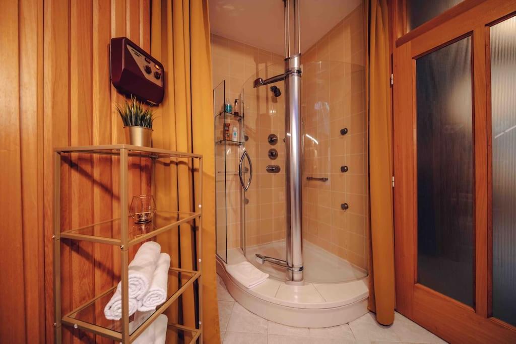 Unique With Private Pool, Cinema, Apartment Prague