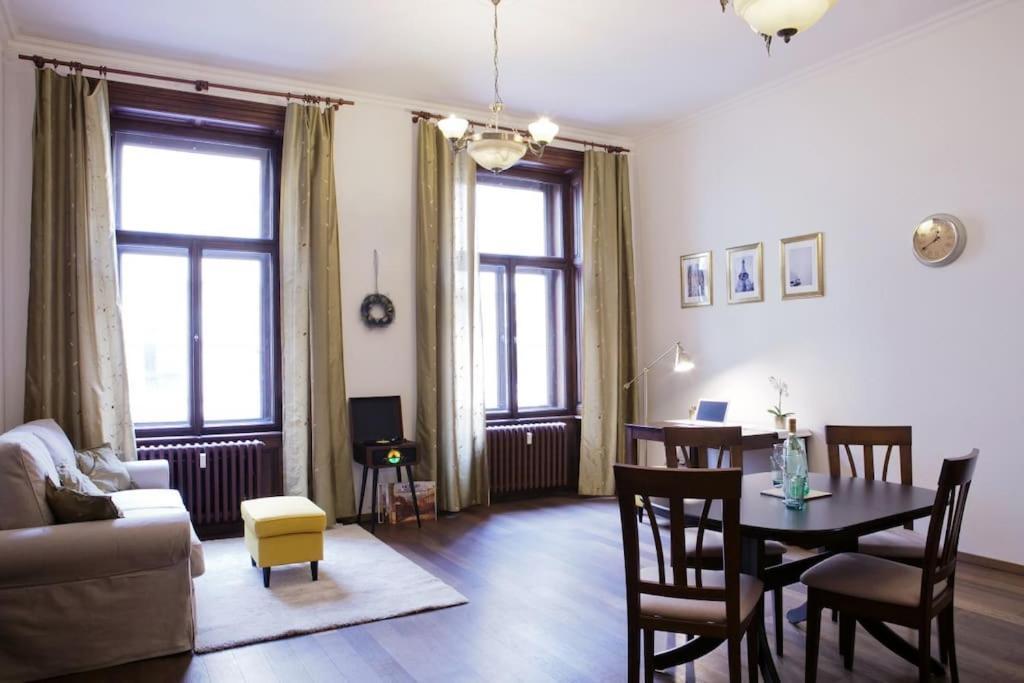 Rhythm And Style In City Center Andel Apartment *