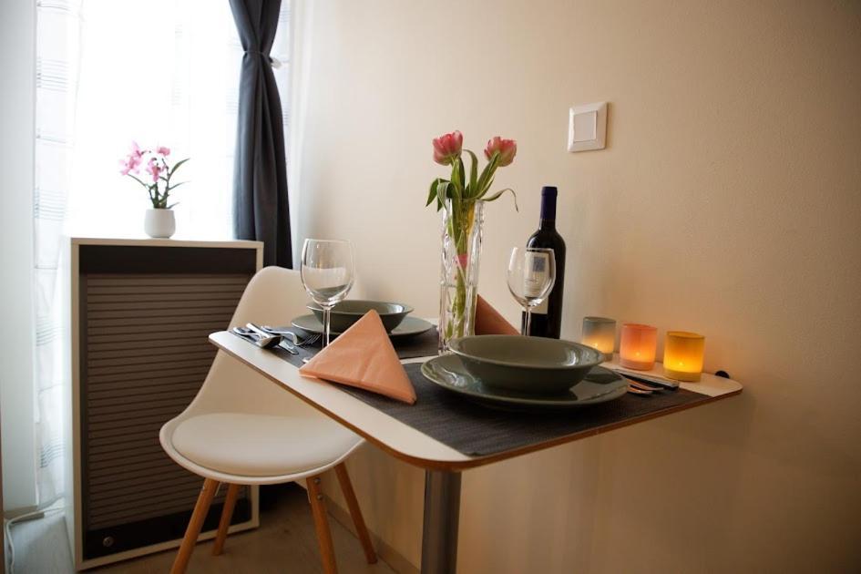 Cosy Studio, 15min To Old Centre, Self-check In, Free Wifi, Welcome Drink! * Prague
