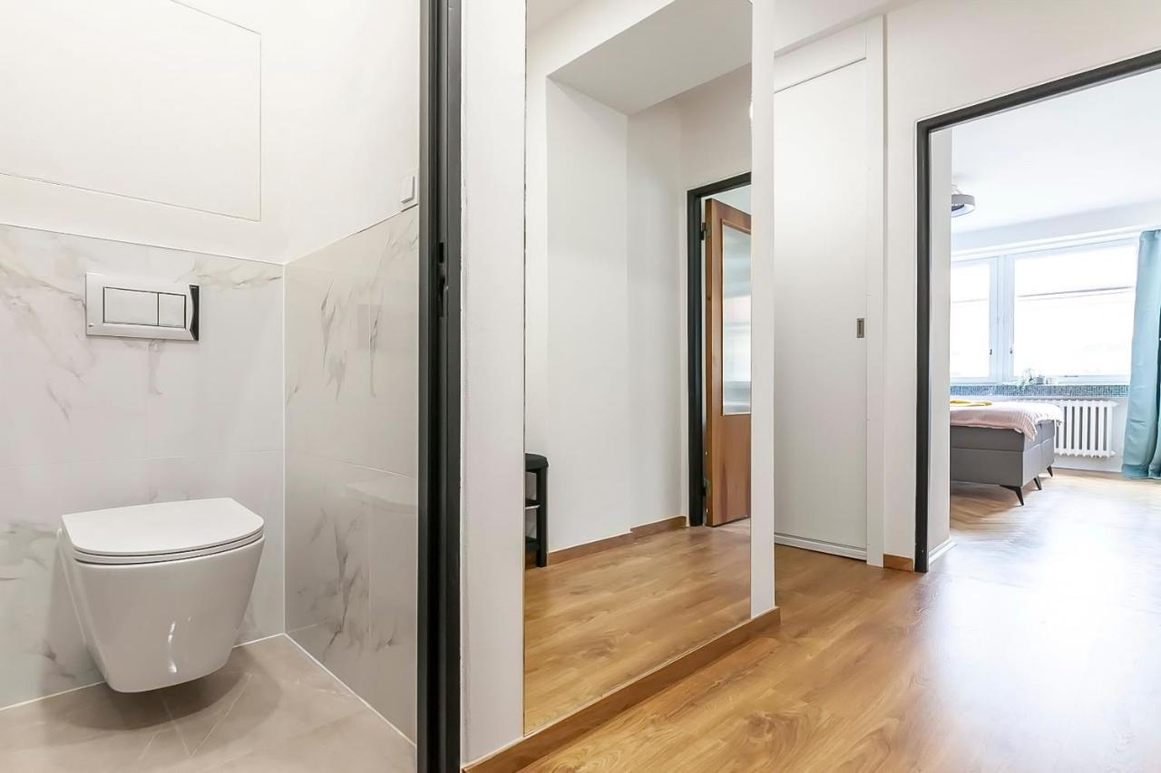 Popular Location / Street View / 4 Ppl / Netflix Apartment Prague