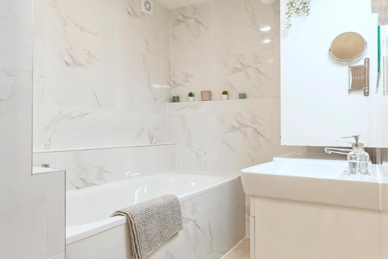 Apartment Popular Location / Street View / 4 Ppl / Netflix *