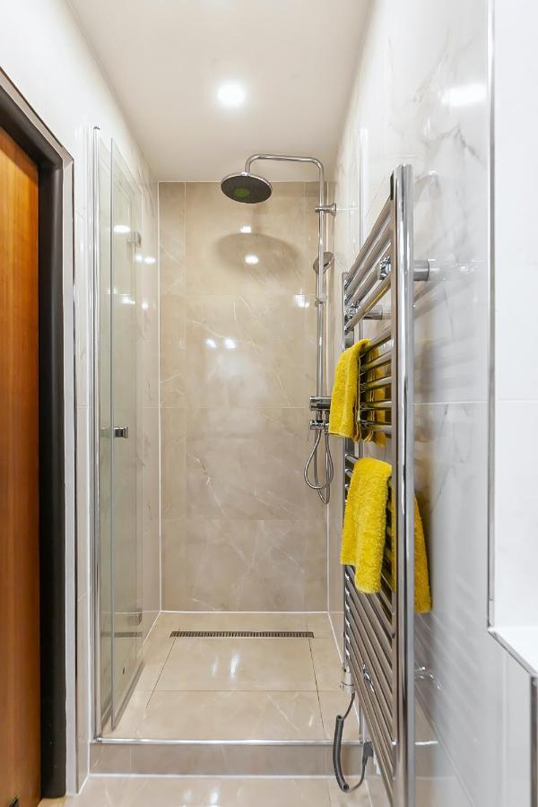 Popular Location / Street View / 4 Ppl / Netflix Apartment Prague