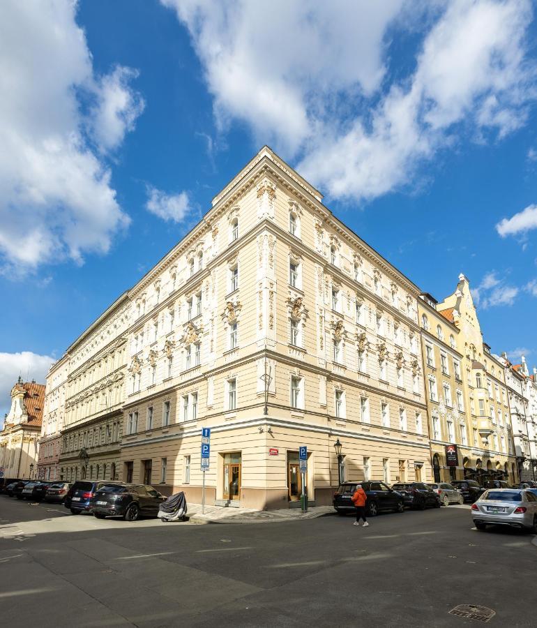 Big Bright Two-bedroom In Old Town * Prague
