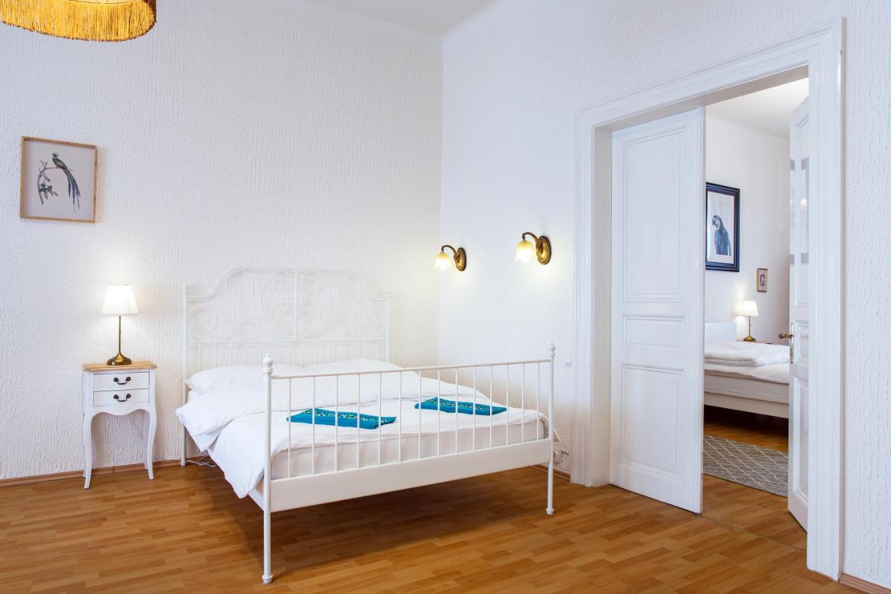 Large 3 Bdr In The Heart Of Apartment