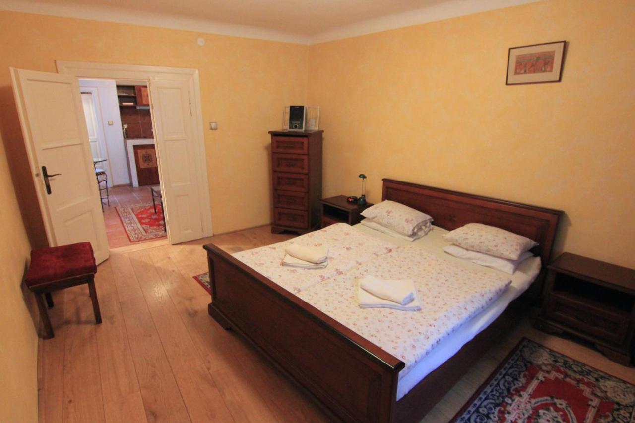 Cool 1 Bedroom Prokopska In Mala Strana Praga