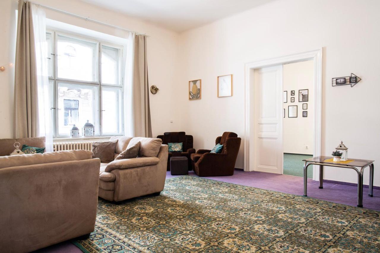 Apartment Large 3 Bdr In The Heart Of