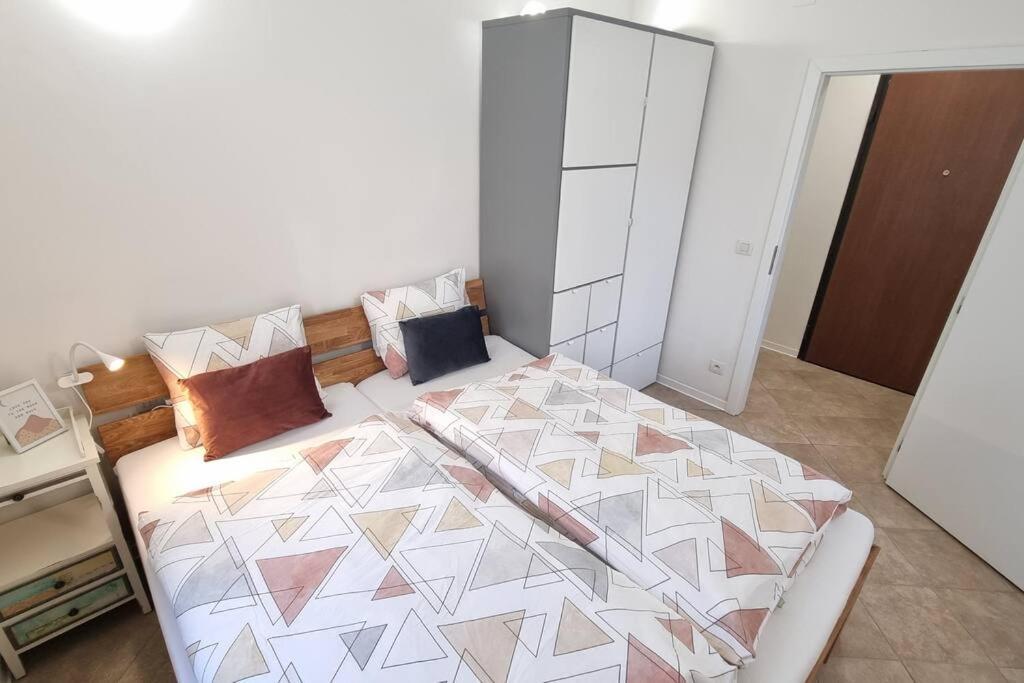Cozy 1-br Apt. Vt Near Wenceslas Sq. *