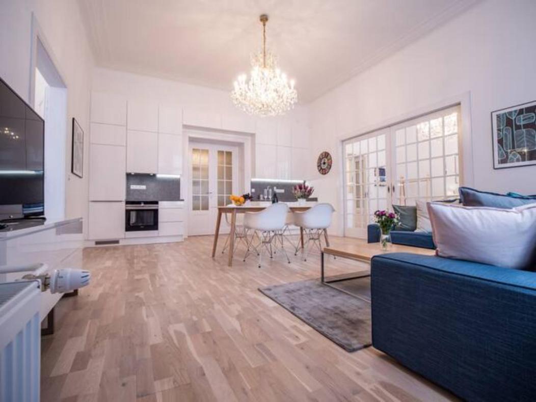 Class In Old Town 2 Bedrooms Appartement