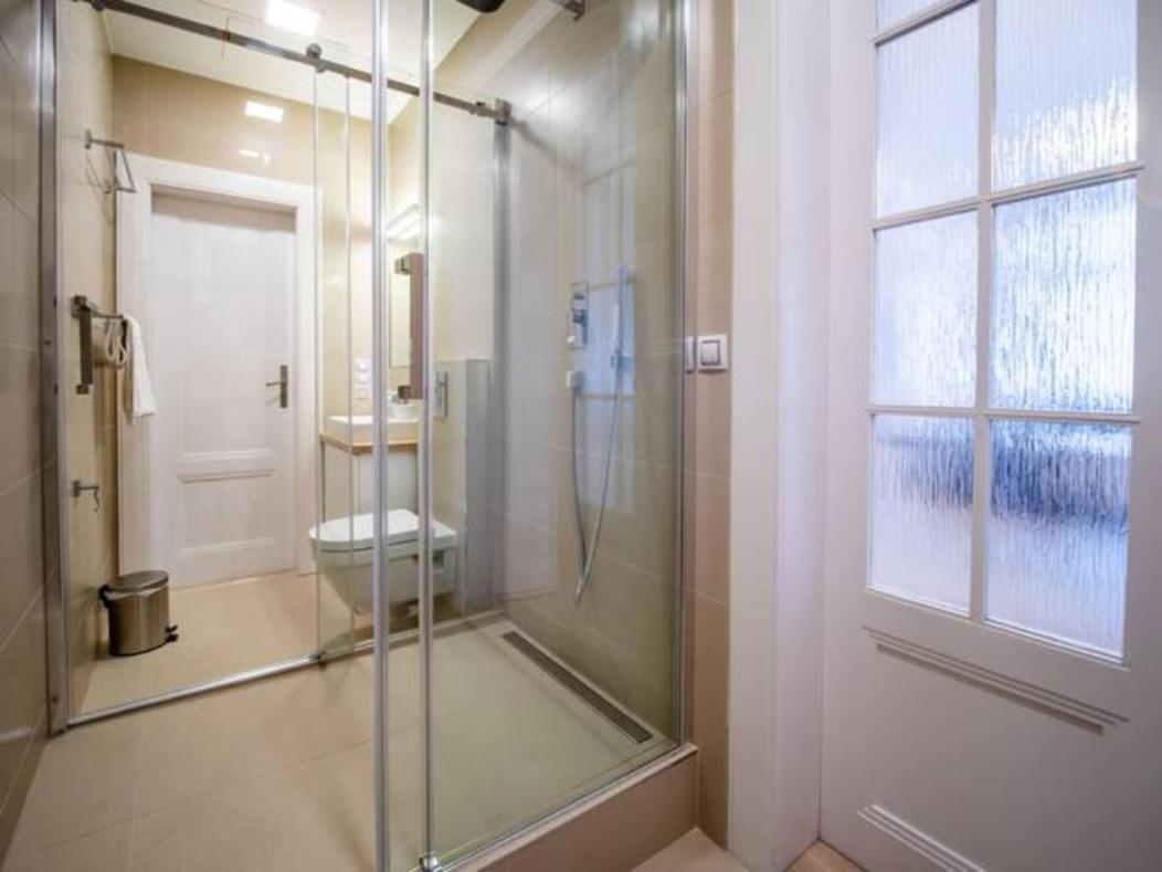 Class In Old Town 2 Bedrooms Appartement *