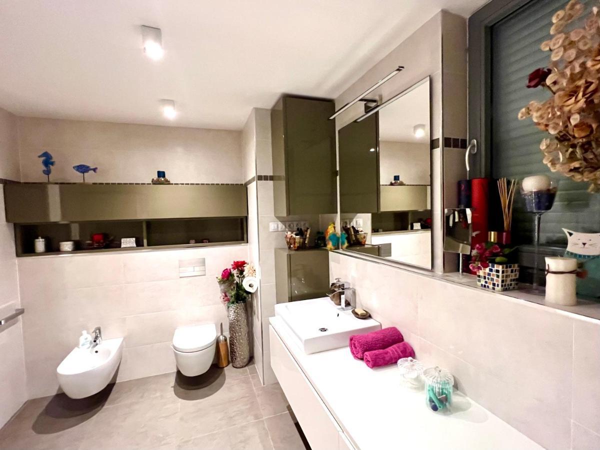 Romantic Stay Overlooking Prague Homestay *