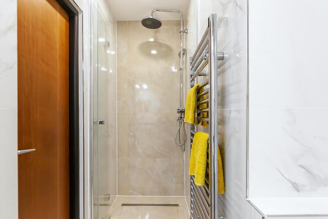 Popular Location / Street View / 4 Ppl / Netflix Apartment Prague
