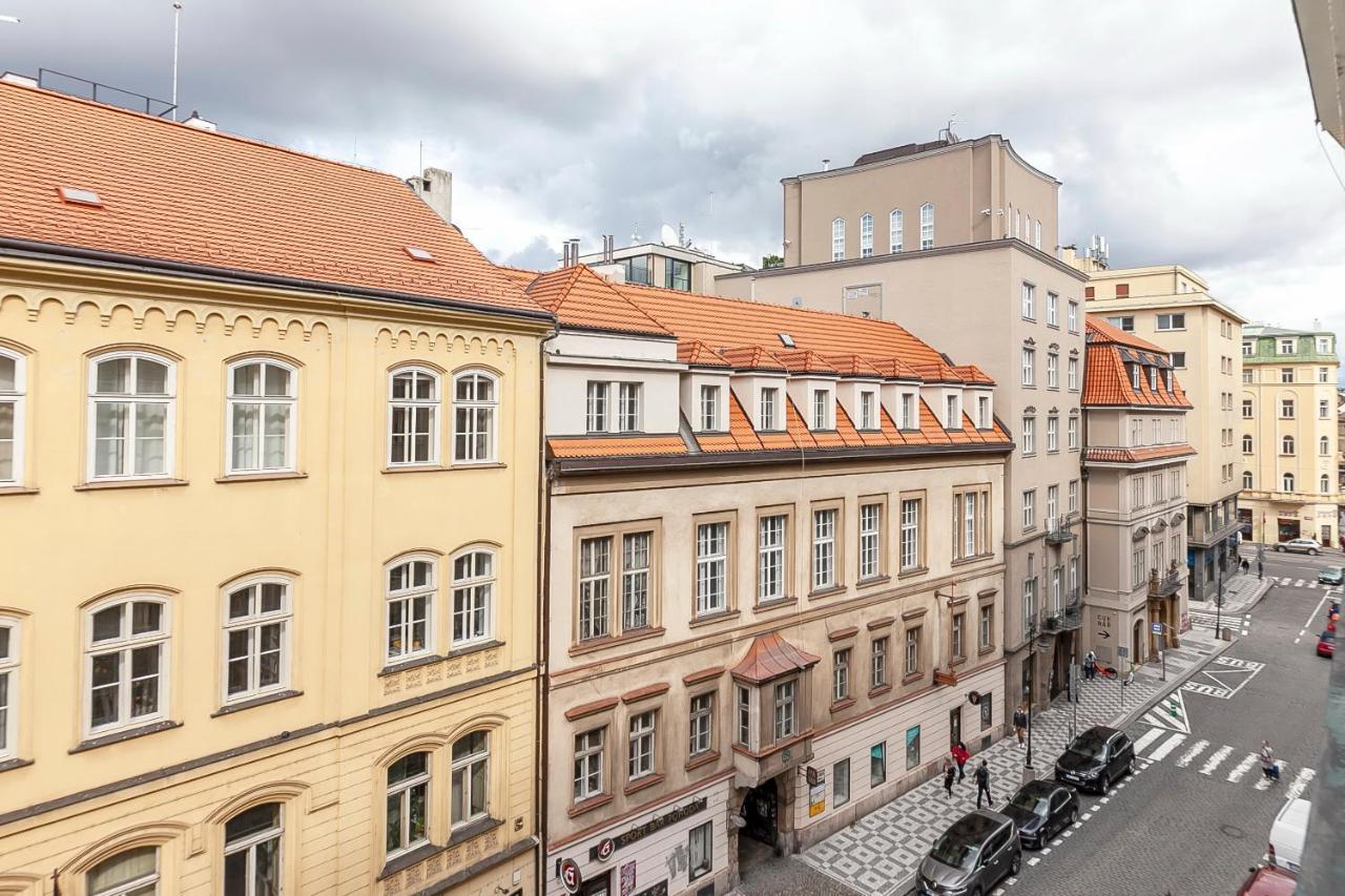 Popular Location / Street View / 4 Ppl / Netflix Apartment