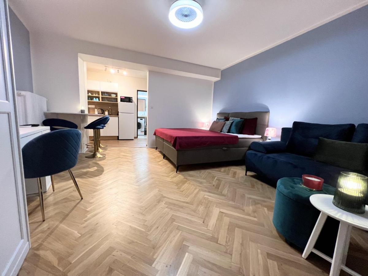 Quiet & Cozy Apartment/ Balcony / Popular Location * Prague