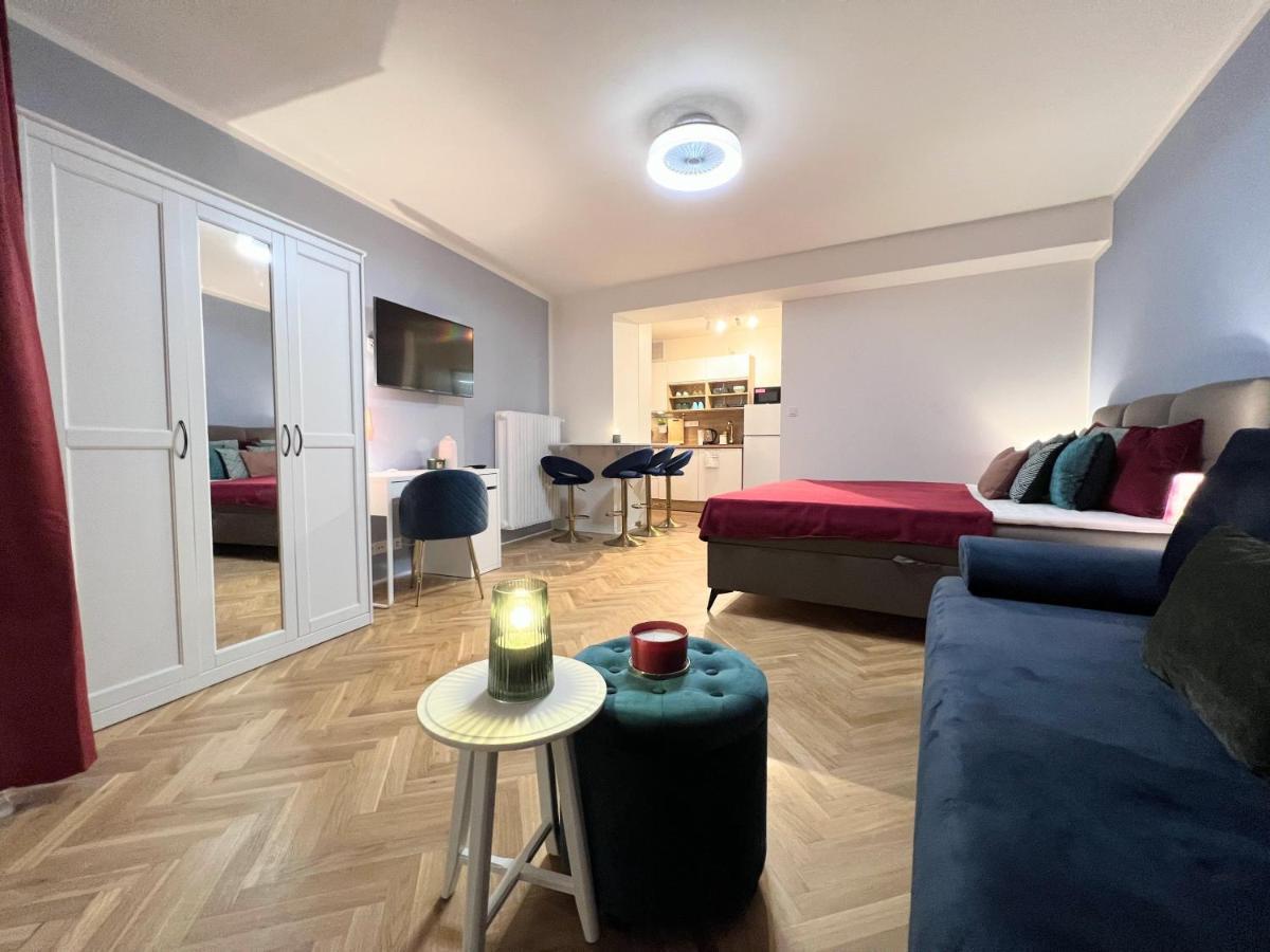 Quiet & Cozy Apartment/ Balcony / Popular Location Prague