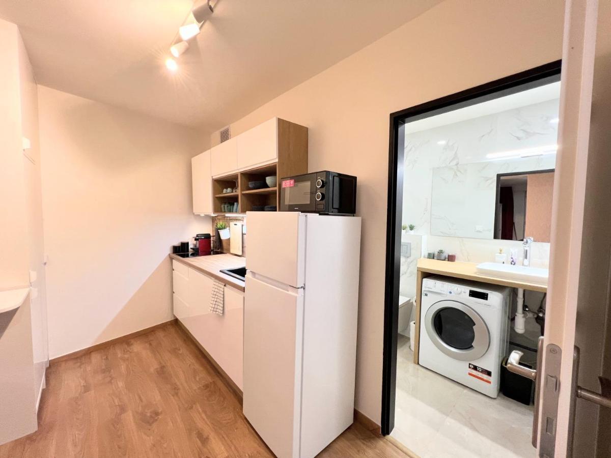 Apartment Quiet & Cozy Apartment/ Balcony / Popular Location *