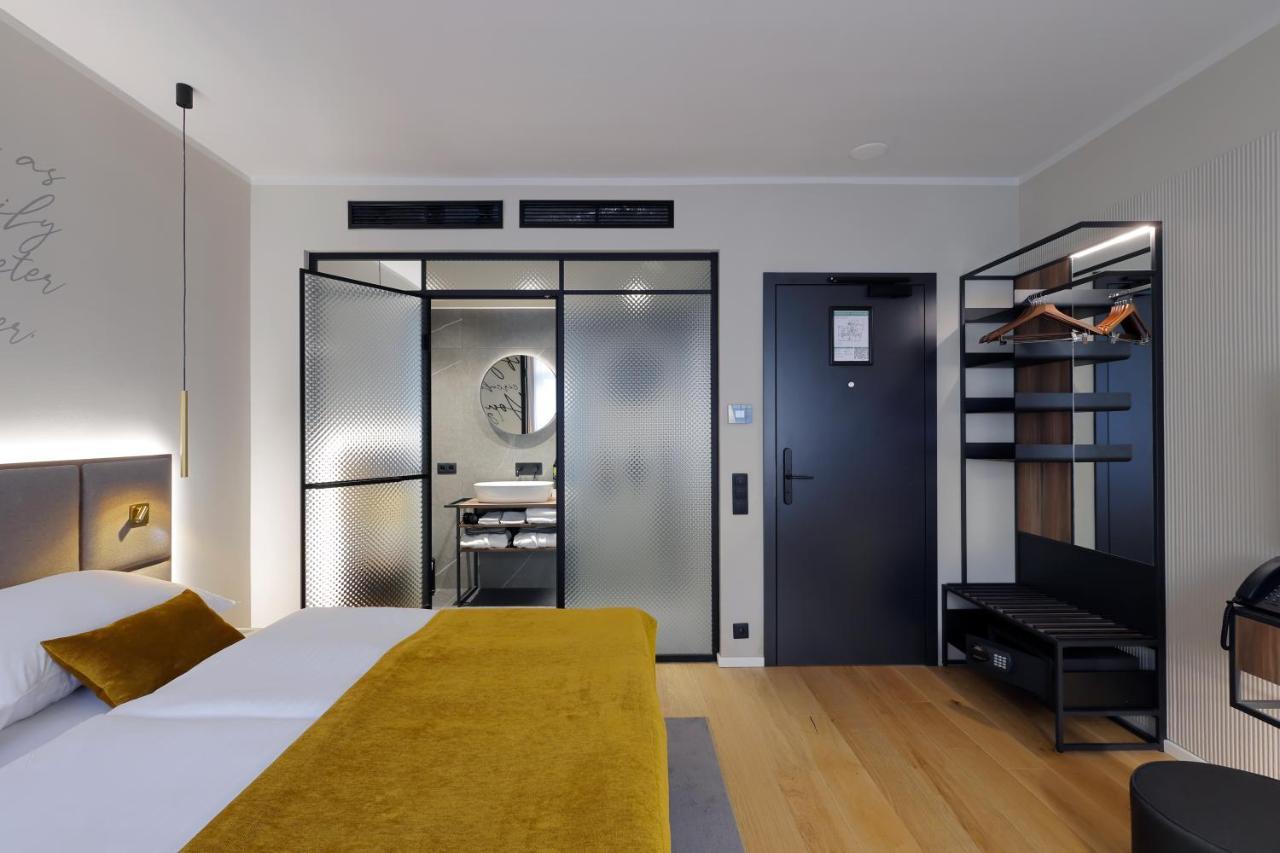 Prokop Square 4*