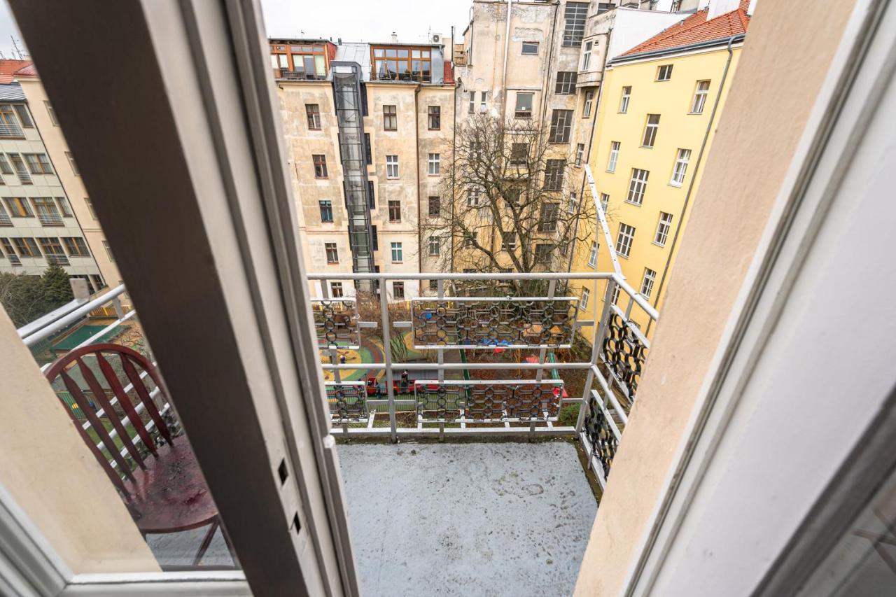 Safarikova 18 * Prague