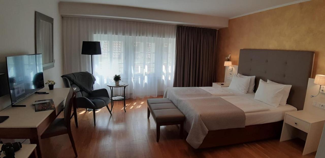 The Golden Wheel Hotel 4*