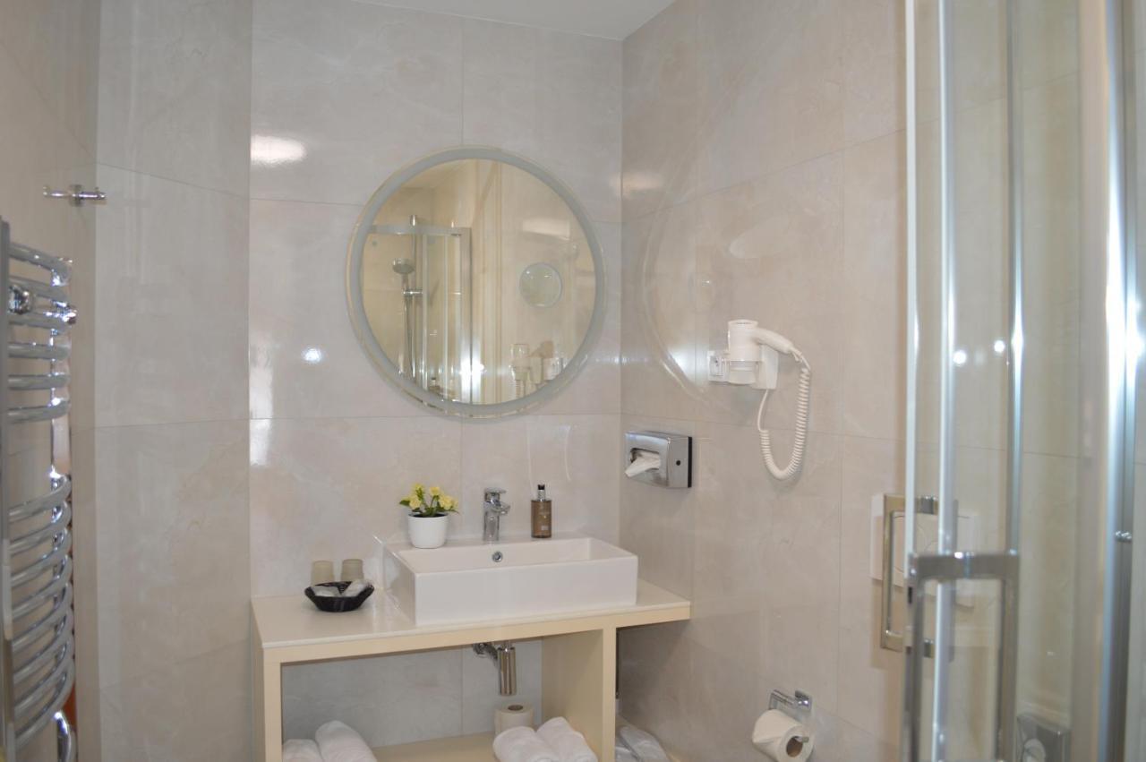 Hotel The Golden Wheel 4*