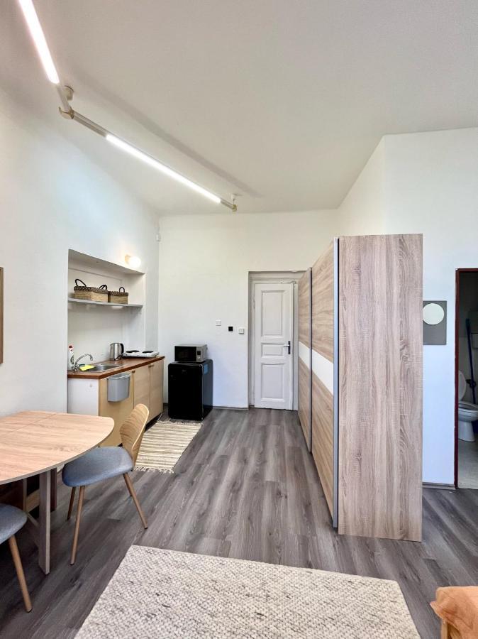 1 Bedroom Close To Palmovka Prague
