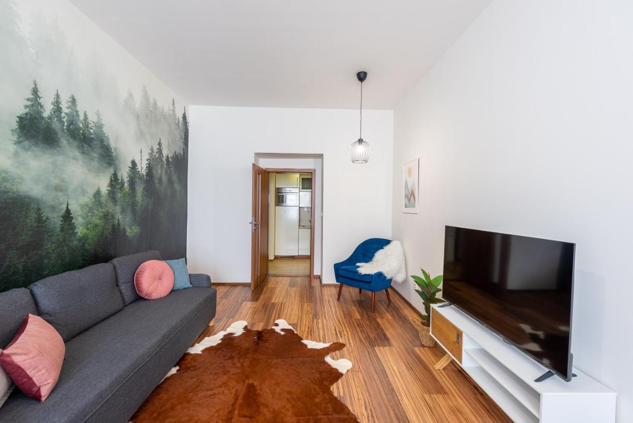 Apartamento 10 Min City Centre 5 People Apartment, Free Coffee *
