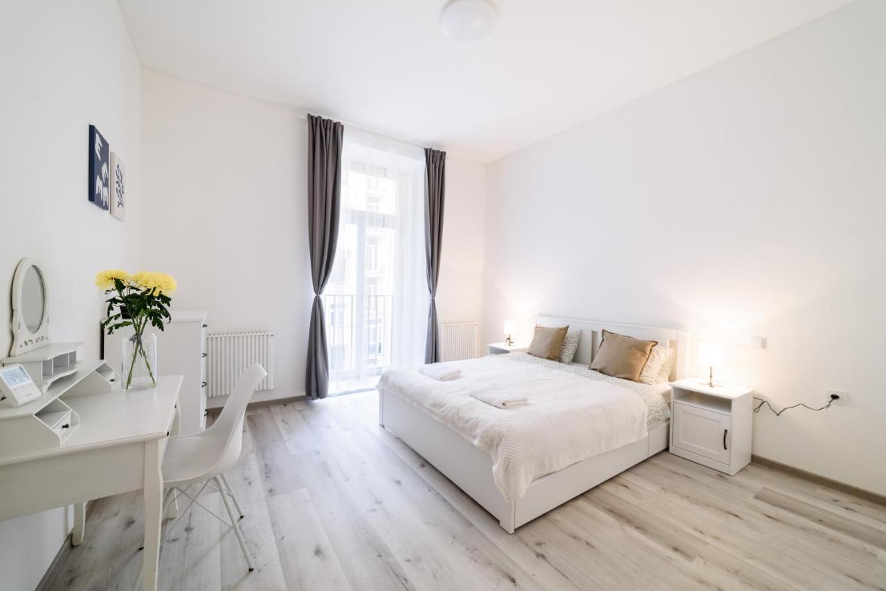 New Near Dancing House Apartamento Praga