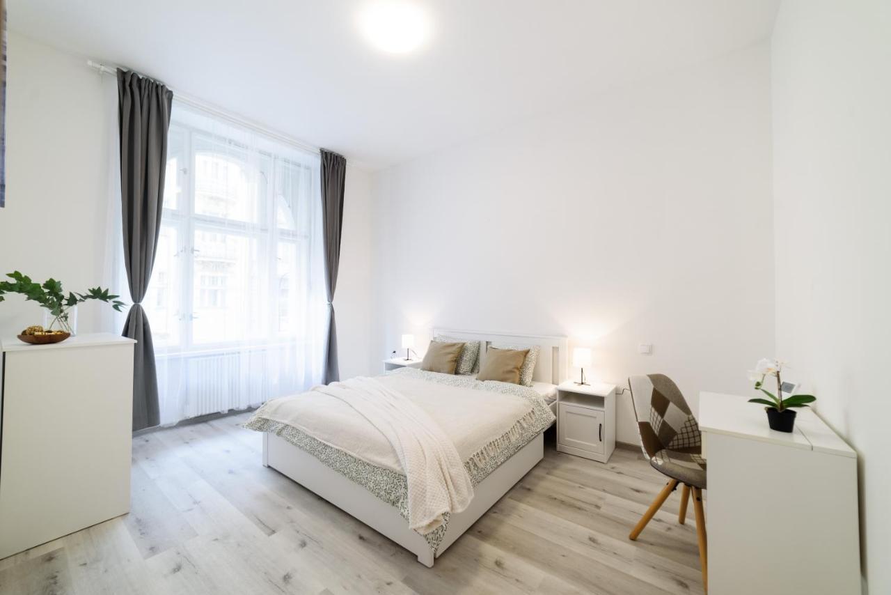 New Near Dancing House Apartamento *