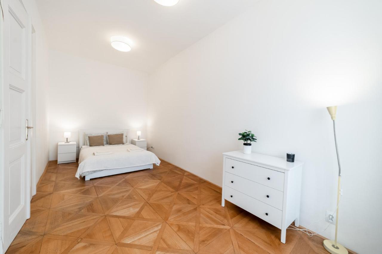 Exclusive Near Kafka's Head Apartment Prag
