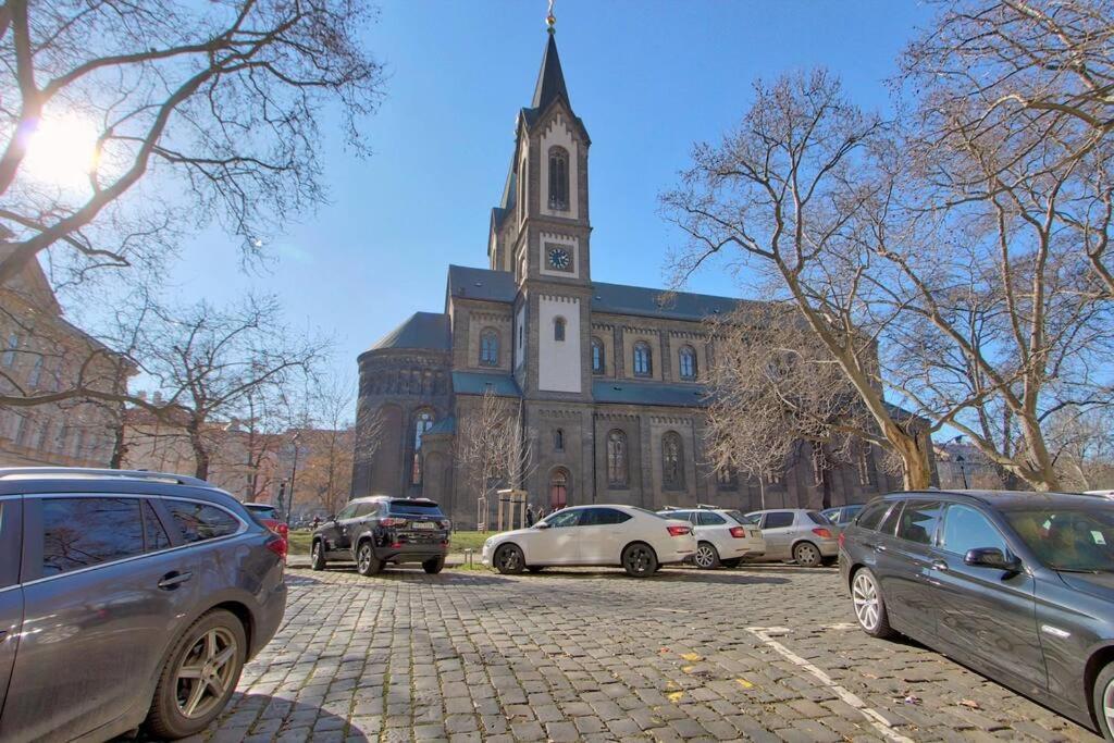 Daire Auriapartments Karlin 2kk S Terasou A Parkovanim