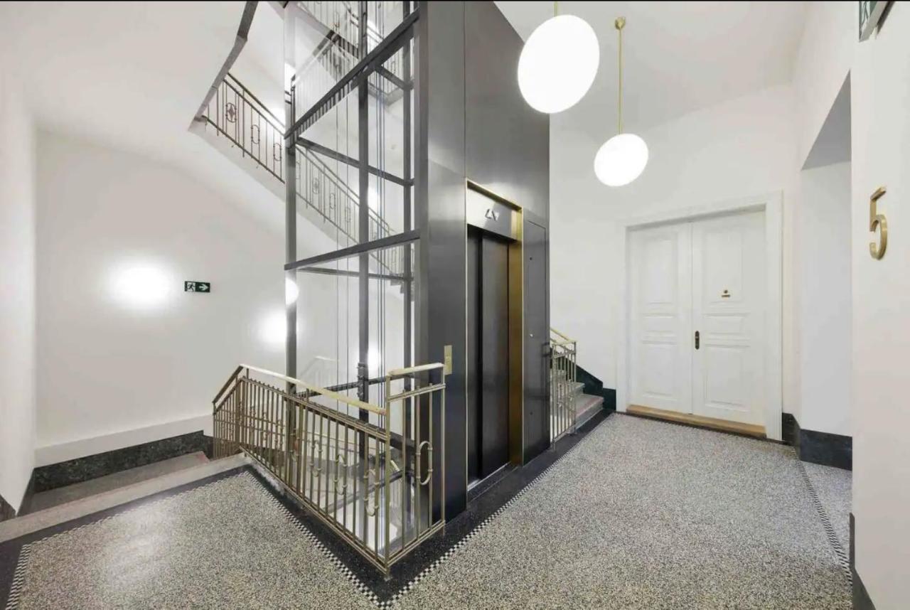 Wabi Sabi Nest W/ Garage Apartment Prague