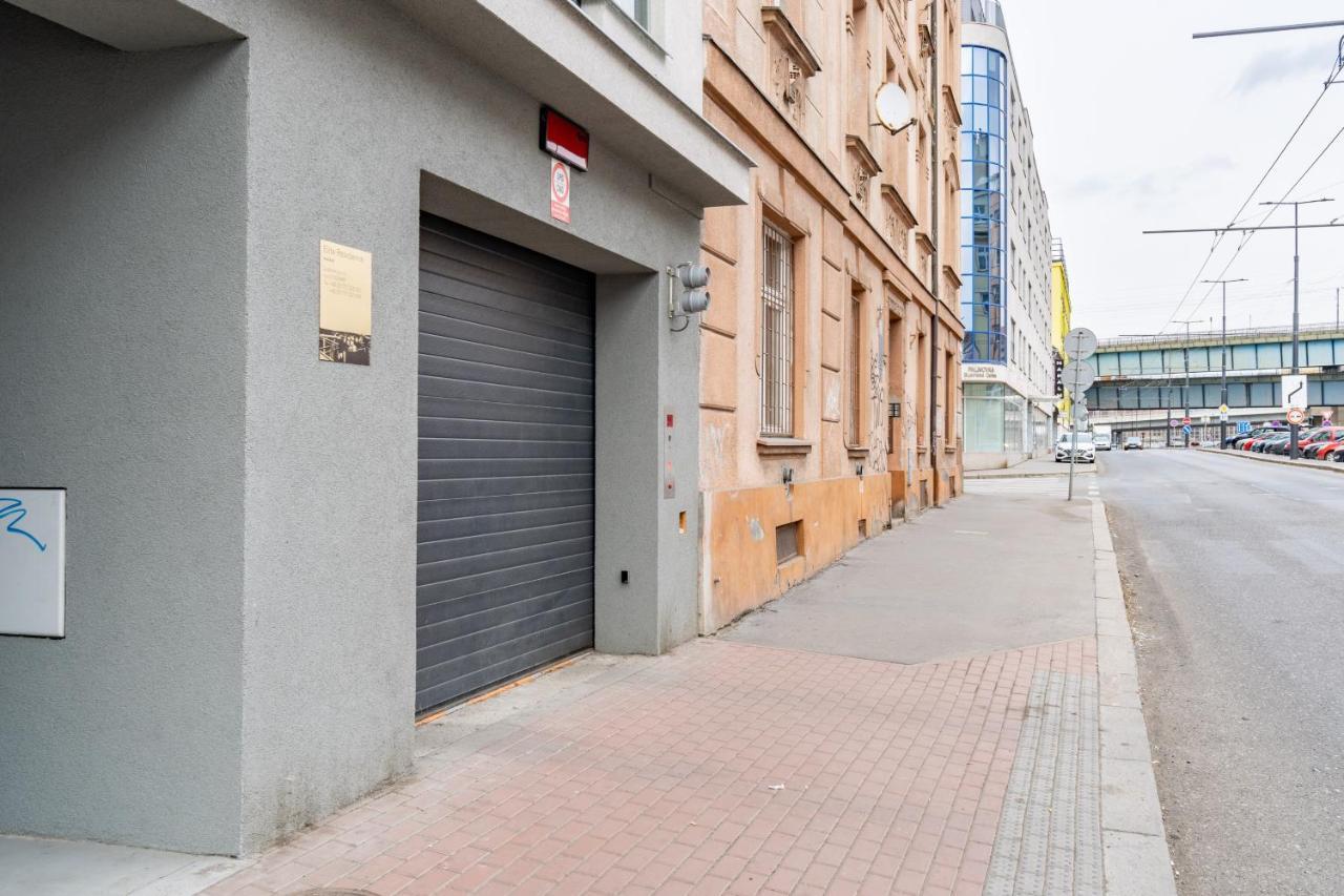 Brand New #51 With Free Secure Parking In The Center Prag