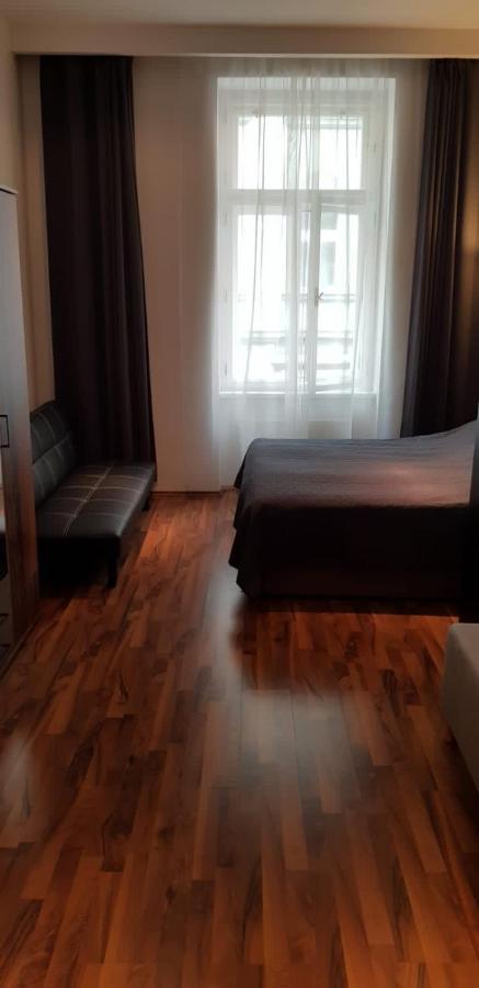 Comfortable Great Location Close To Center Apartment Prag