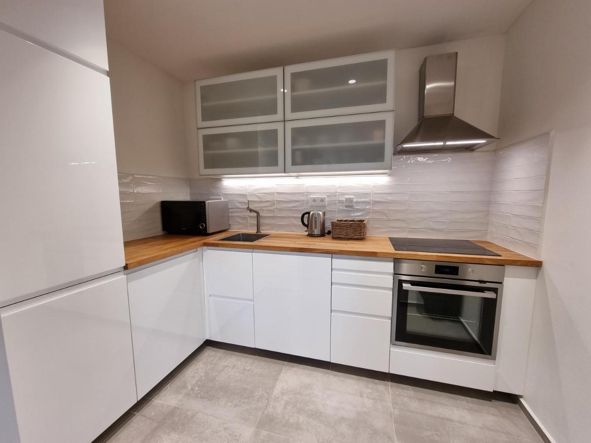 Quiet 1-bedroom In A Basement Of New * Prague