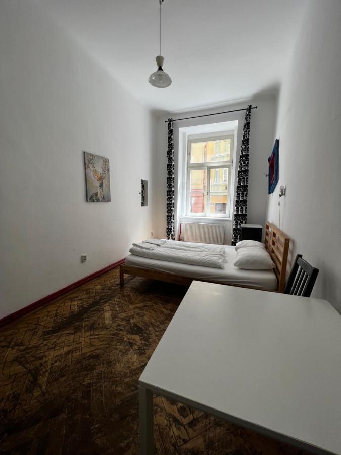 Hostel Clown And Bard Prague