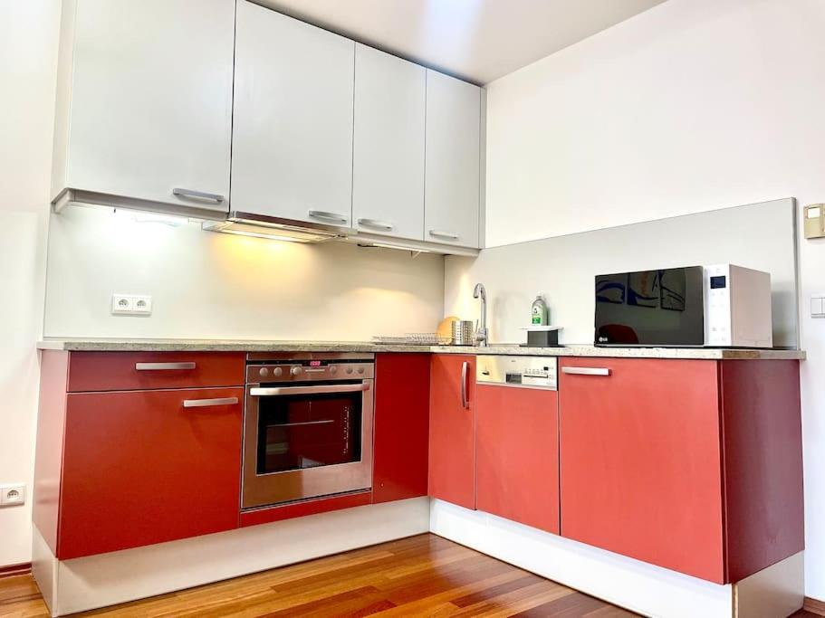 Daire Entire Apartment, Near Clarion, O2 Arena, Metro 3 Min, Easter Market In Center 15 Min
