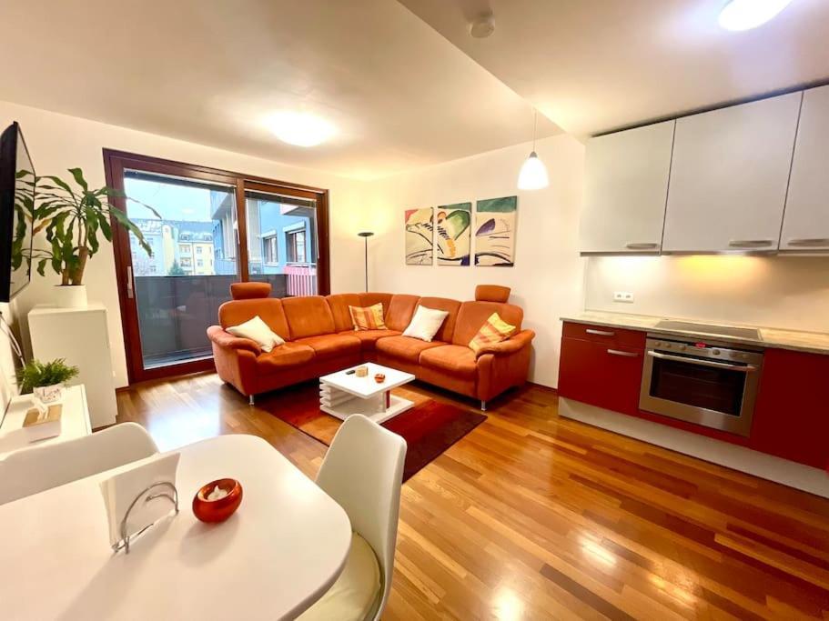 Apartment Entire Apartment, Near Clarion, O2 Arena, Metro 3 Min, Easter Market In Center 15 Min