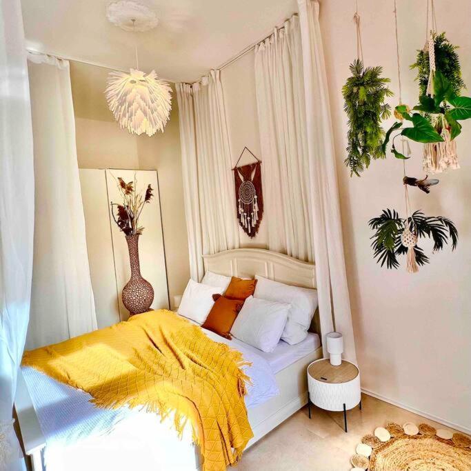Quiet Boho Whit A Balkony Near The Center Apartment *
