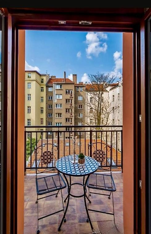 Quiet Boho Whit A Balkony Near The Center Prag