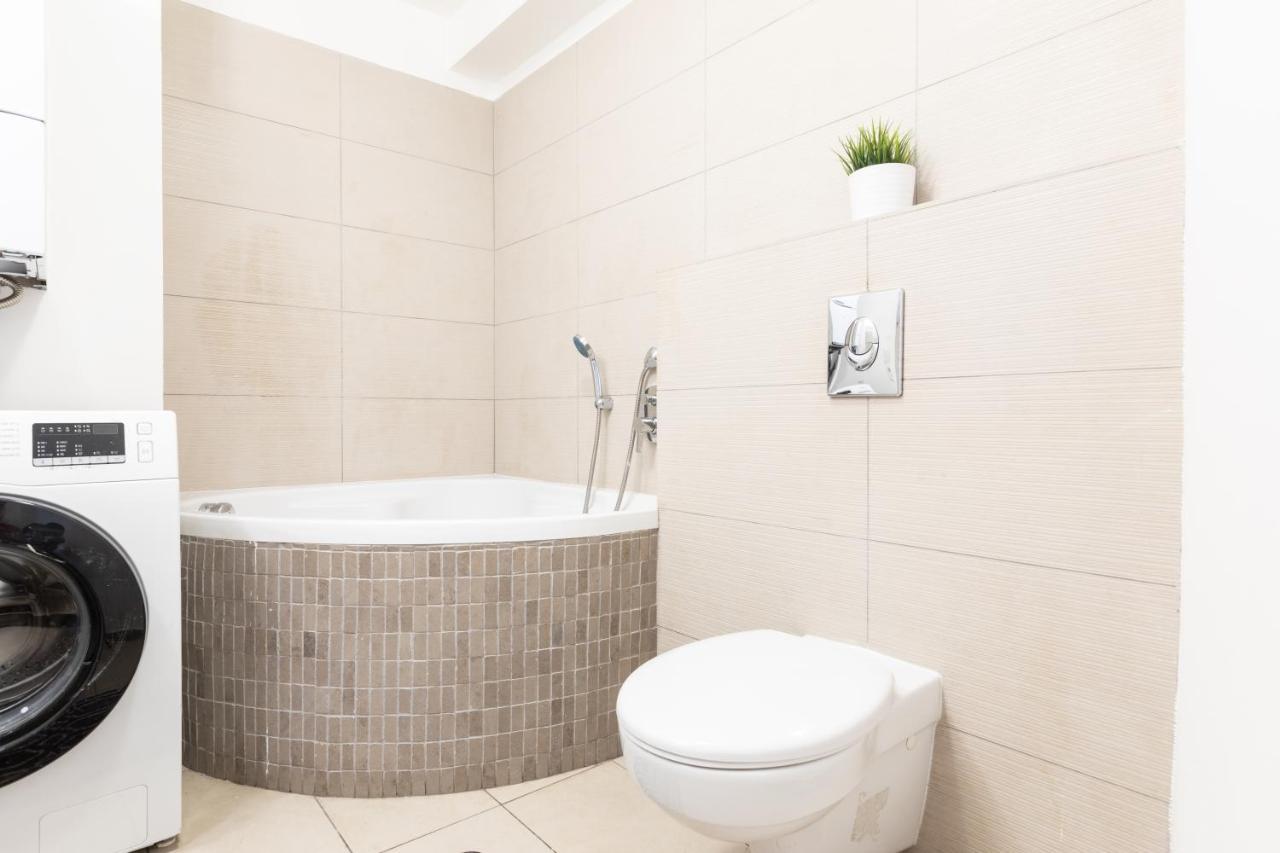 Spacious Stylish Attic In The Heart Of The Center - Karlovo Daire *