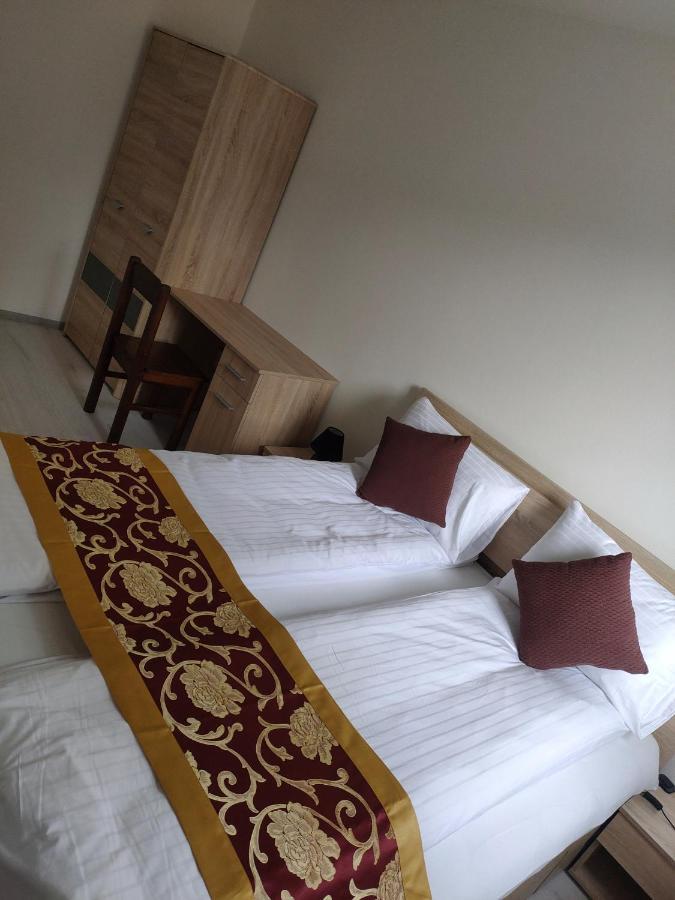 Sun-house Pension&restaurant -parkingfree- 3* Praga