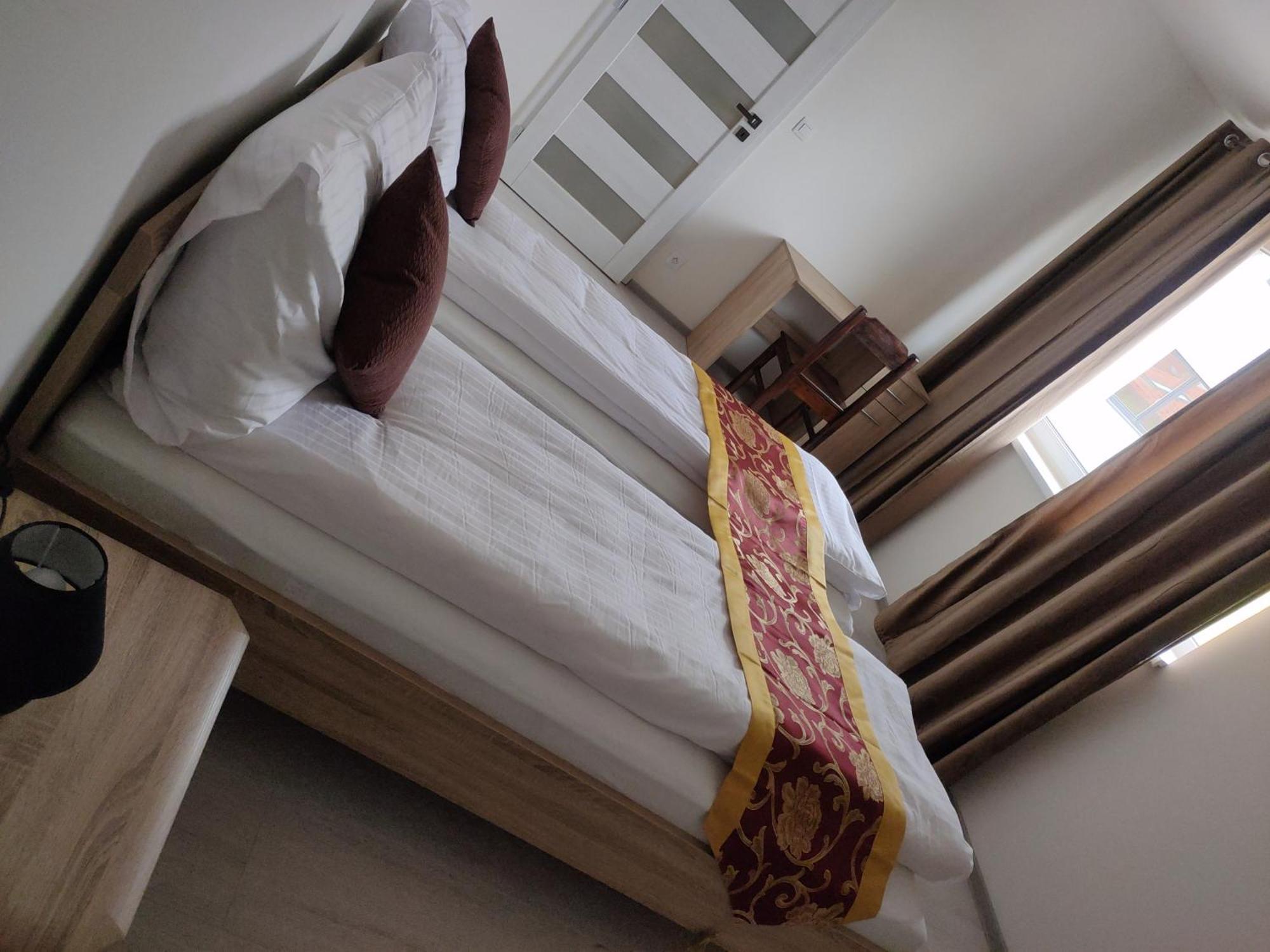 Sun-house Pension&restaurant -parkingfree- Praga