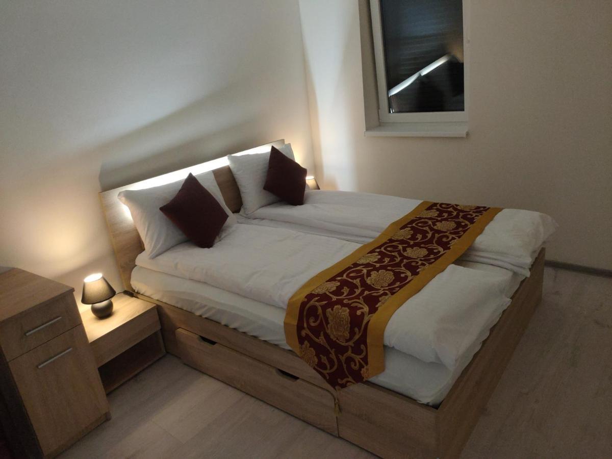 Sun-house Pension&restaurant -parkingfree- Hotel Praga